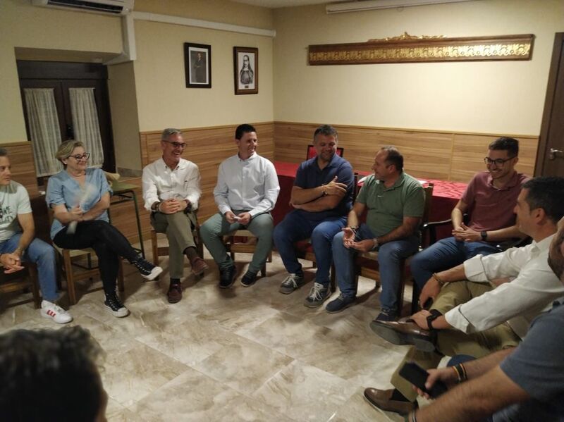 Encuentro en El Mármol para impulsar mejoras en las carreteras e infraestructuras en La Loma