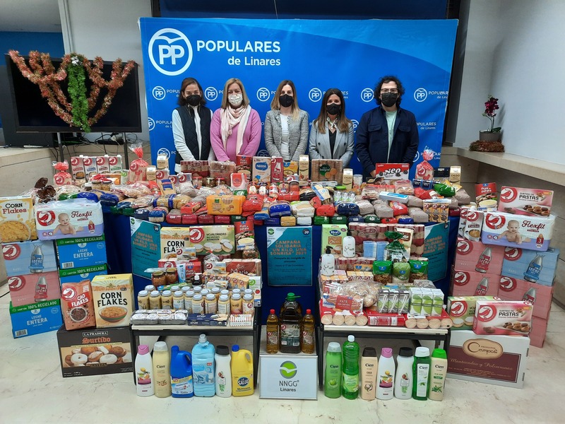 La Campaña Solidaria ‘Un kilo, una sonrisa’ reúne numerosas provisiones gracias a la solidaridad de los linarenses