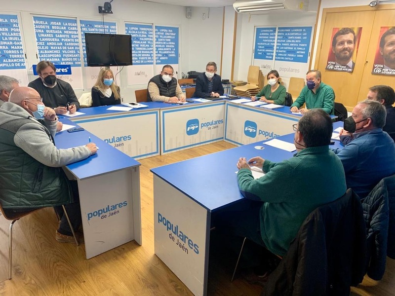 Aranda explica que el decreto de simplificación de Juanma Moreno supondrá un importante ahorro de costes para el sector