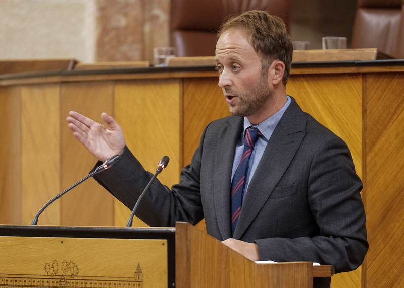 Domínguez pide a Paco Reyes que deje de engañar y desmiente que las provincias cuenten con menos espacio para FITUR, todo lo contrario