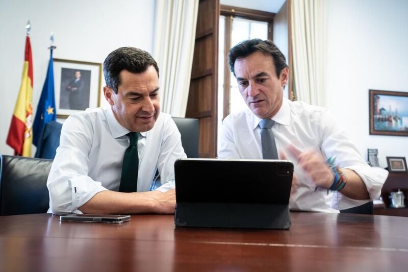 El candidato del PP comparte con Juanma Moreno su programa electoral