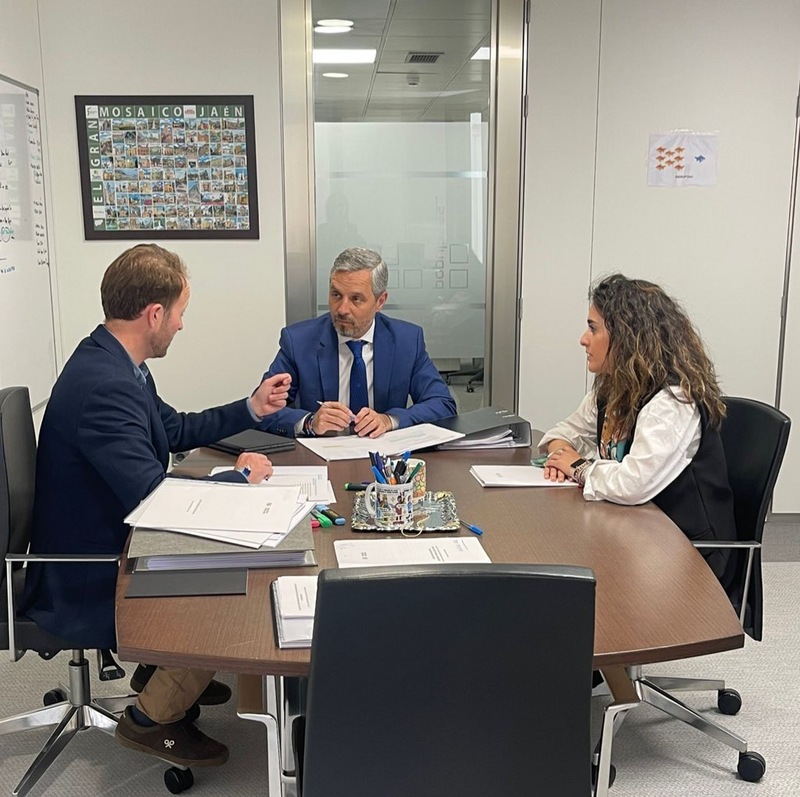 Domínguez se reúne con Feijóo y Bravo para presentar su proyecto de Diputación 