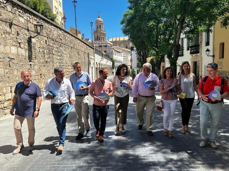 Domínguez y Bonilla destacan el esfuerzo inversor del Gobierno de Juanma Moreno en la capital y que ha supuesto más de 100 millones de euros en esta legislatura