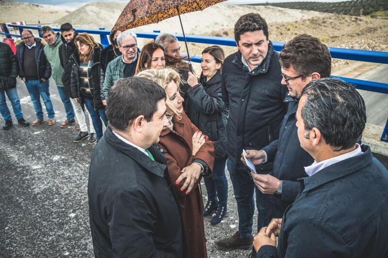 Miralles: “Hoy muchos alcaldes de distintos signos políticos nos unimos para exigirle a la ministra de Transportes un compromiso claro para finalizar la A-32”