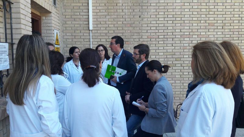 Los trabajadores del Laboratorio de Salud Animal de Jaén trasladan su preocupación al Partido Popular ante el supuesto cierre de las instalaciones   