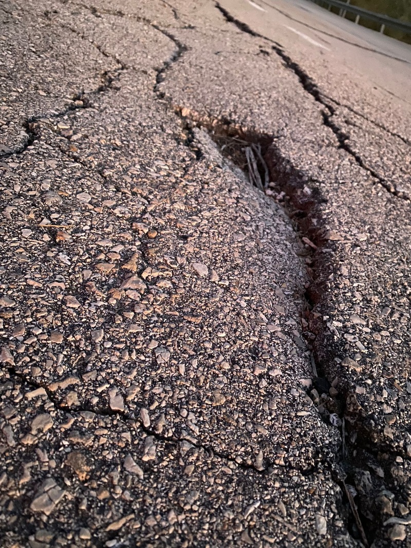 La Diputación abandona “a la mitad” la mejora de la carretera que conecta Alcalá la Real con el límite provincial por La Hortichuela, ocho años después de anunciar su reforma integral
