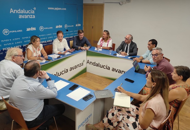Domínguez cita a los delegados del Gobierno andaluz para “engrasar la maquinaria” y avanzar en asuntos clave para la provincia