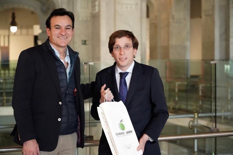 El alcalde de Madrid resalta el “gran proyecto” y el “gran programa” de Agustín González para Jaén