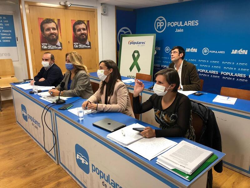Hidalgo afirma que el Gobierno de Juanma Moreno sigue luchando contra la despoblación con programas como ‘Taxi Rural’ que favorece a una veintena de municipios de la provincia