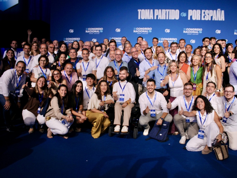 Domínguez defiende que el PP es el único partido que pone a las personas en el centro de sus políticas, frente a aquellos que se ponen a sí mismos y a su supervivencia  