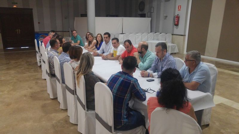  Requena conoce de primera mano las necesidades políticas de la comarca de Cazorla para organizar el próximo congreso local y las elecciones municipales 