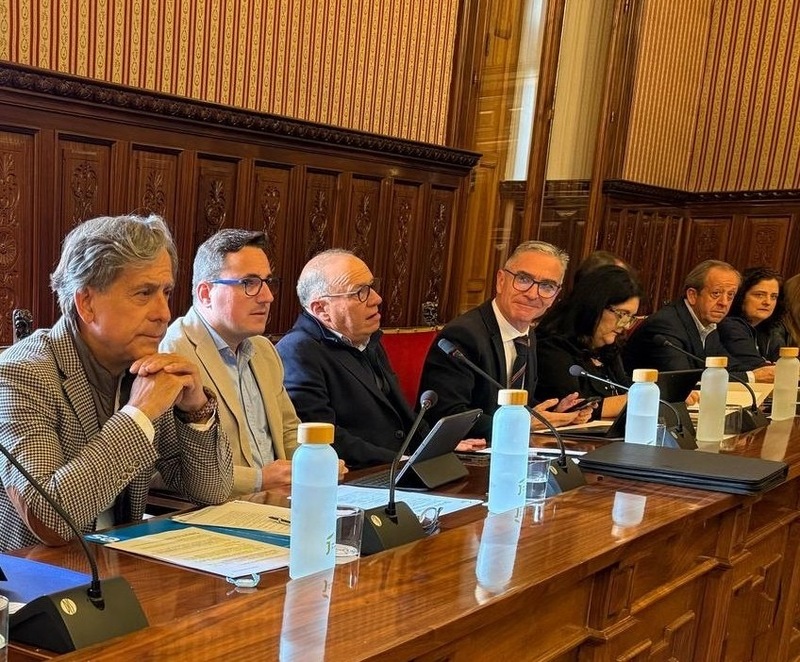 Camacho propone a Diputación ampliar el ‘modelo Cetedex’ a toda la provincia para dar suelo a empresas que generen empleo