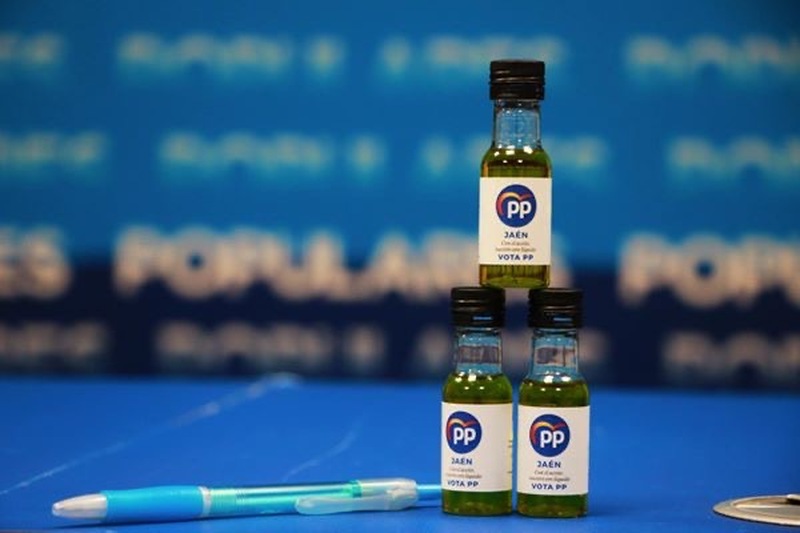 El PP exige al gobierno que defienda el aceite de oliva en Europa ante la pasividad absoluta de Planas