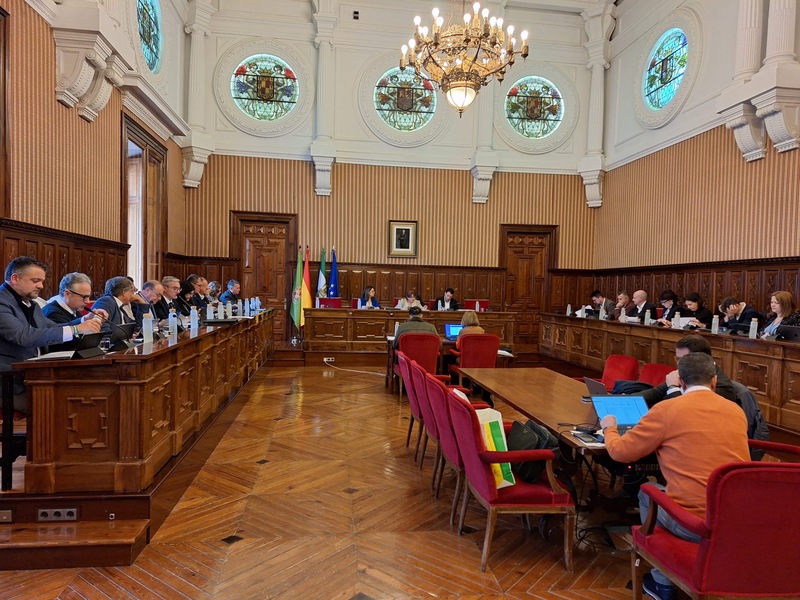 Camacho alerta de “la grave parálisis” de Diputación con plenos estériles y exige a Reyes “medidas que respondan a problemas actuales de los jiennenses'