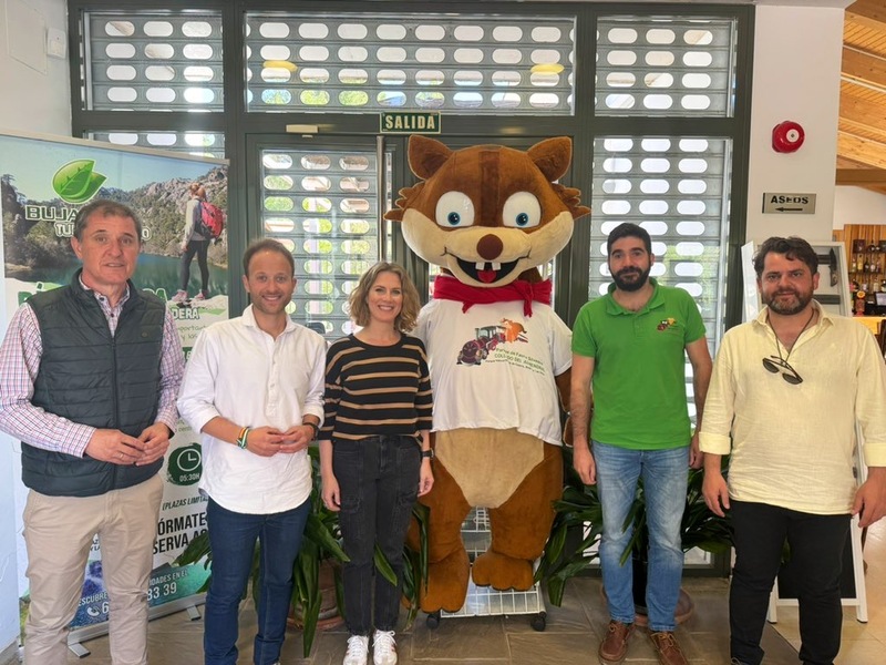 Domínguez resalta “la apuesta del Gobierno andaluz” por proyectos sostenibles como el parque cinegético Collado del Almendral, que traen “riqueza y empleo” a la provincia