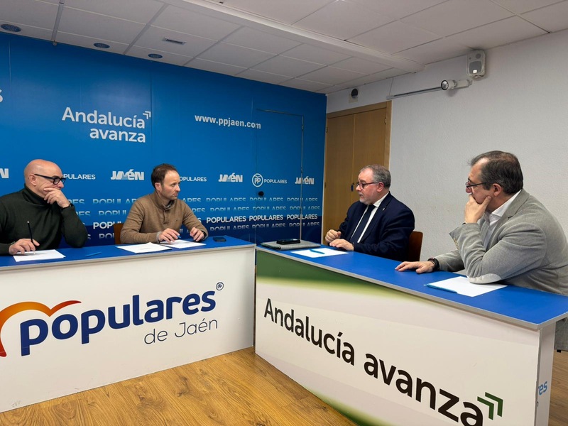 Domínguez toma el pulso laboral de la provincia con los Graduados Sociales