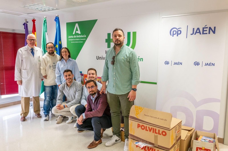 NNGG Jaén entrega más de 1.500 libros al Materno-Infantil