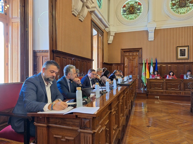 Camacho: “El PSOE ha demostrado hoy quién es el verdadero generador de fango apoyando delitos de odio y respaldando los insultos al presidente del PP de Jaén”