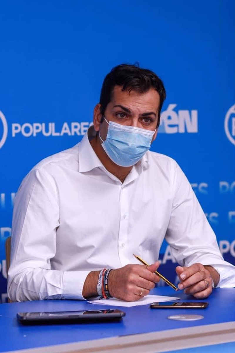 Requena: “Miranda Sotillo ha venido a Jaén a engañarnos, a contar mentiras y a reírse de los agricultores”