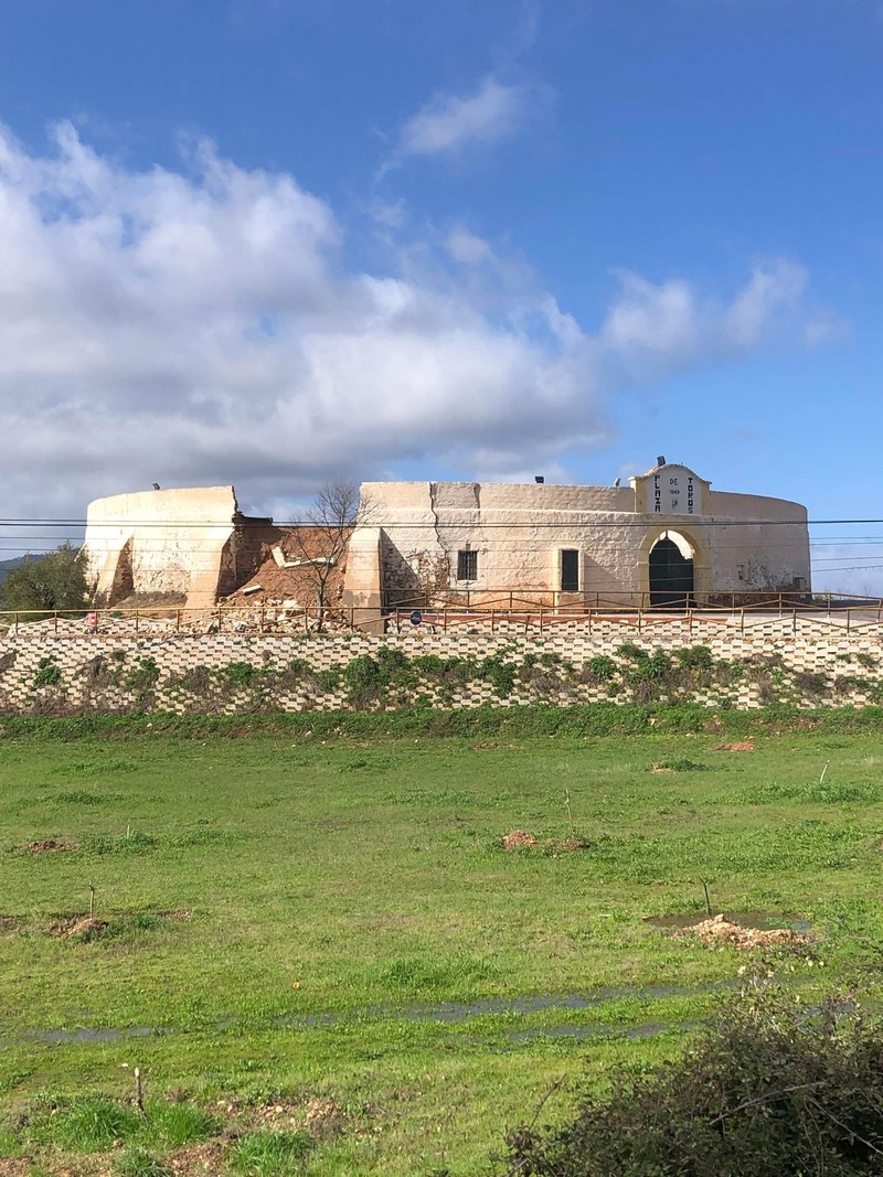 El PP de Orcera pide la reparación urgente del muro de la plaza de toros “antes de que su deterioro sea insalvable”
