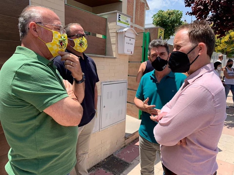 Erik Domínguez recibe el carnet de socio del Jaén FS