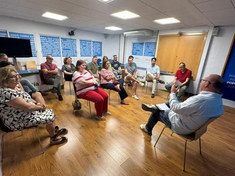 Márquez explica a los afiliados cómo influyen las políticas de la UE en el día a día de los españoles 