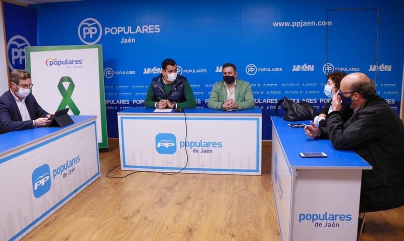 El PP de Jaén expone a los regantes sus propuestas para la rebaja de la factura eléctrica a los agricultores y lamenta que el PSOE “volviese a traicionar a nuestros agricultores votando en contra”