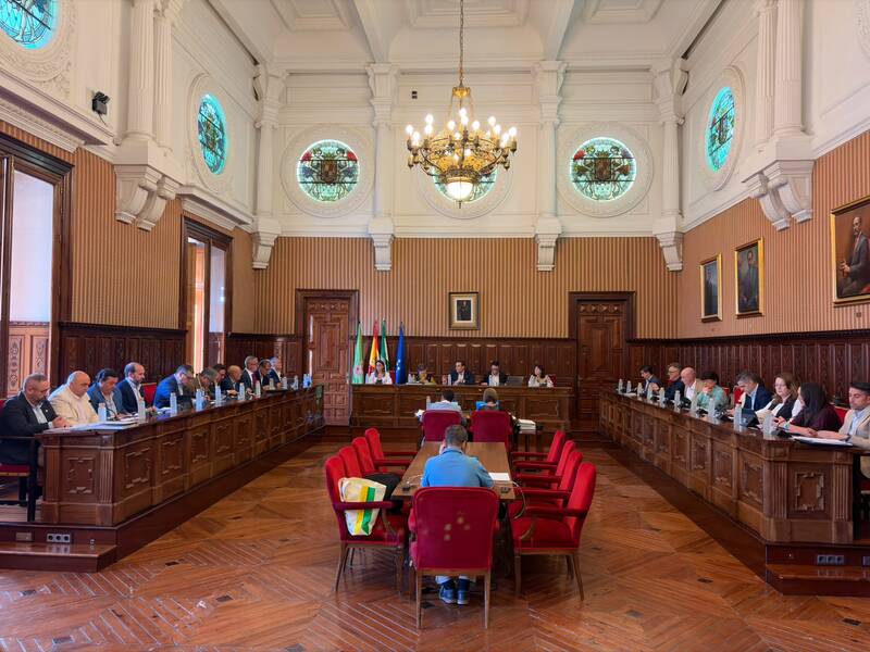 La Diputación de Jaén es la penúltima de Andalucía en esfuerzo inversor pese a ser la que más dinero recibe por habitante