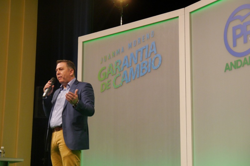 Palacios pide a la señora Díaz que “se deje de tantos besos de judas y deje de reírse de los jiennenses”