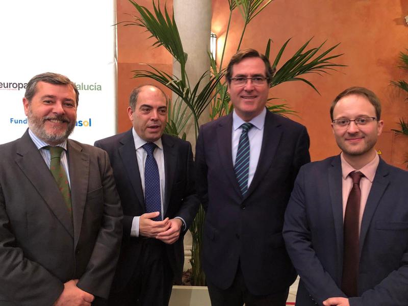 Domínguez destaca que el nuevo gobierno andaluz “cuida a los emprendedores, verdadero motor económico de esta tierra”