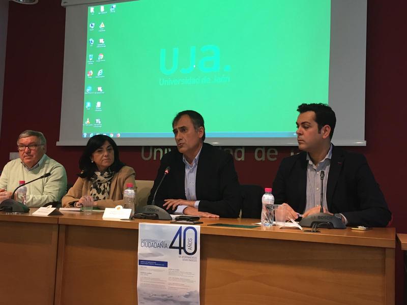 Requena señala que el éxito de los 40 años de democracia radica en los concejales que “altruistamente y por vocación al servicio público” han trabajado para que “nuestros pueblos prosperaran” 