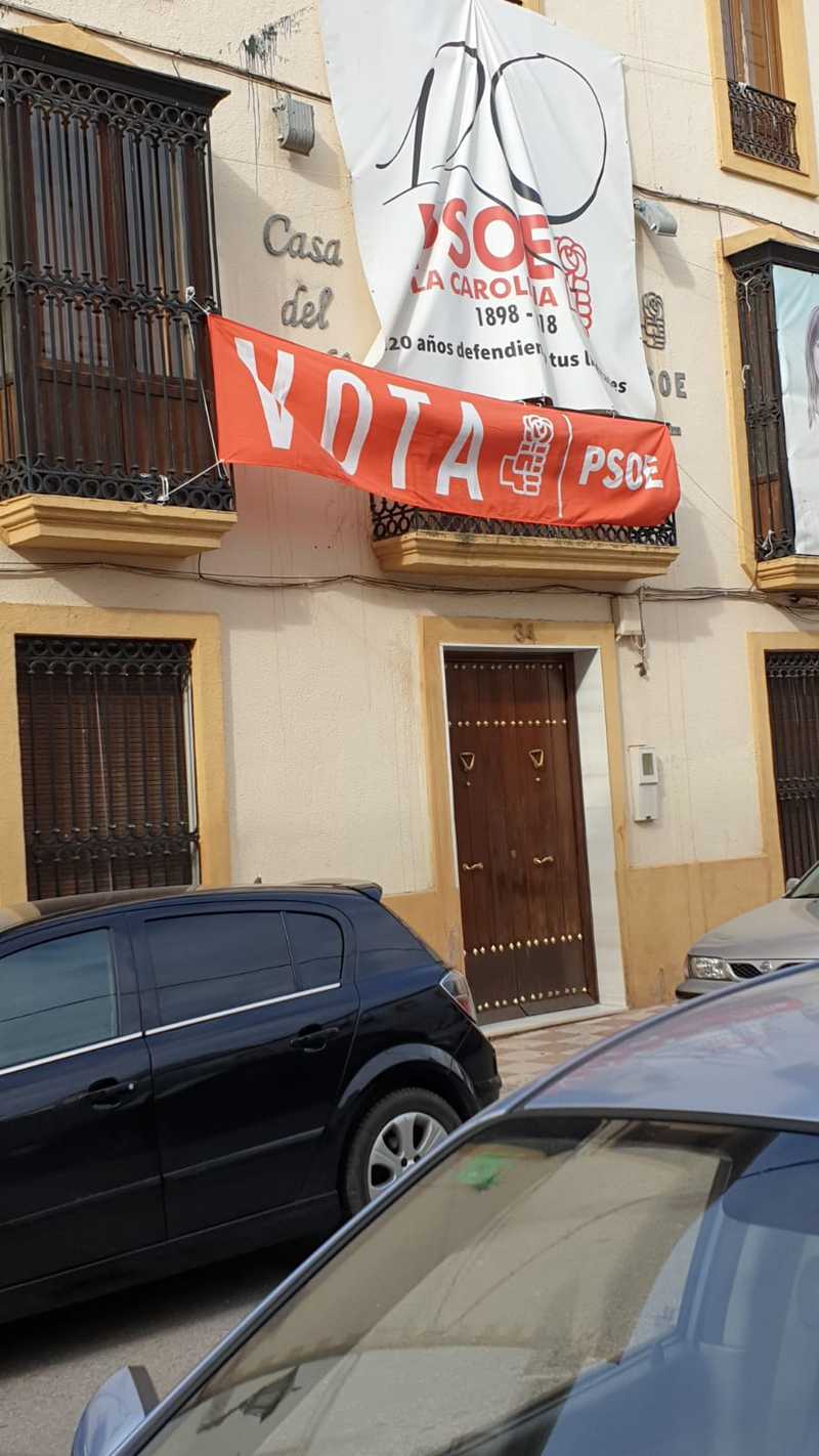 PP de Jaén denuncia una pancarta con la leyenda “VOTA PSOE” en La Carolina, pese a estar prohibido una vez que quedan disueltas las Cortes