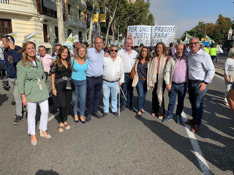 El PP de Jaén protesta en Madrid por unos precios del aceite más justos
