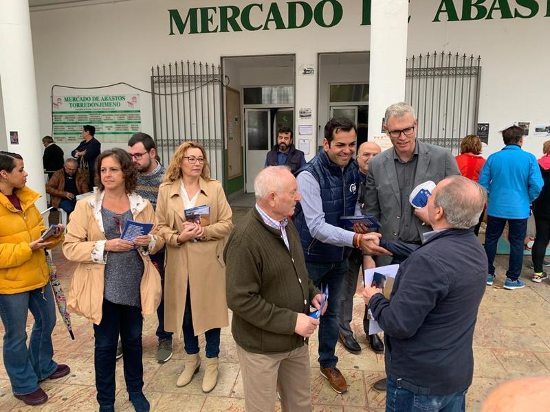 Requena asegura que “nuestro olivar y nuestro oro líquido no puede estar en mejores manos que en las del Partido Popular”