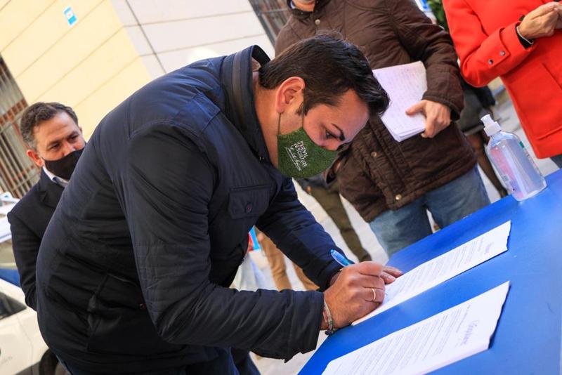 El PP de Jaén recoge firmas contra la Ley Celaá