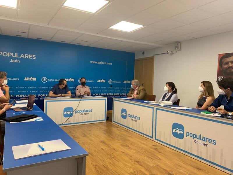 Domínguez se reúne con el Grupo Municipal para analizar la situación que Julio Millán ha provocado “siguiendo un plan urdido por el PSOE de Jaén para contentar a su nuevo jefe Espadas y a Pedro Sánchez”
