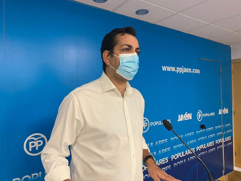 Requena destaca que la defensa de los intereses de los agricultores y ganaderos está en las mejores manos con Carmen Crespo representando a Andalucía y se opone a firmar un cheque en blanco a Sánchez para aplicar la PAC.