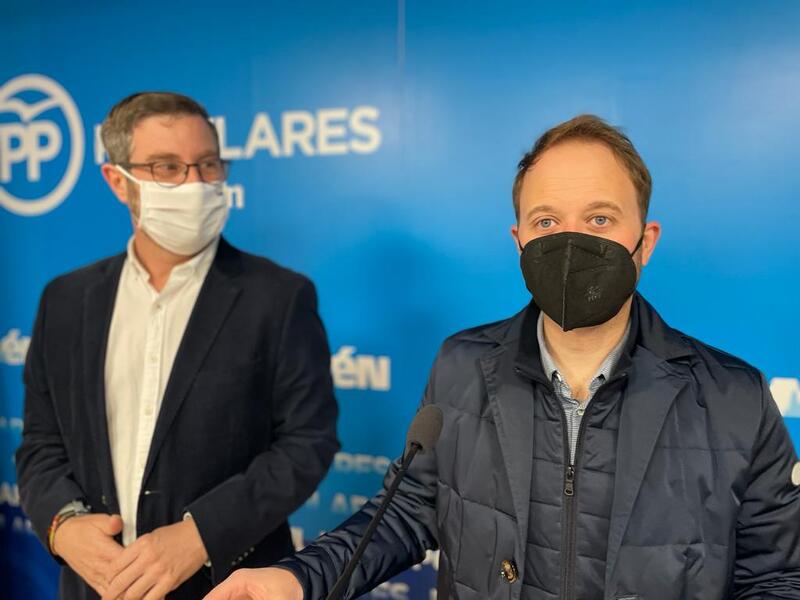 Domínguez: “El señor Reyes tendría que hacer balance de los 40 años de robos y saqueos del PSOE” 