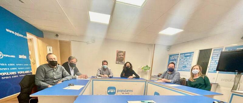 El Partido Popular mantiene un encuentro con la Federación Andaluza de Natación y el CN Máster Jaén 