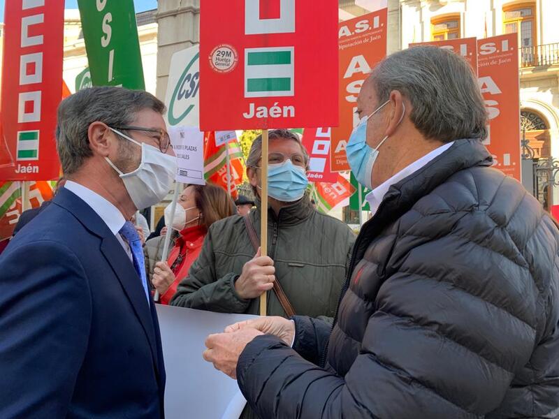 El PP muestra su apoyo a los trabajadores de las residencias de la Diputación frente a los recortes de personal   