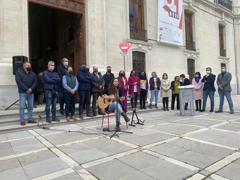 Domínguez: “En la lucha por la igualdad real no sobra nadie, es tarea de todos, y el compromiso del Partido Popular con las justas reivindicaciones de las mujeres es firme”