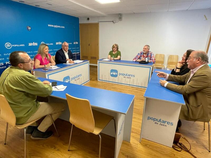 El PP de Jaén se reúne con Las Protegidas para estudiar la situación de este barrio de la capital “por tantos años de mentiras socialistas”