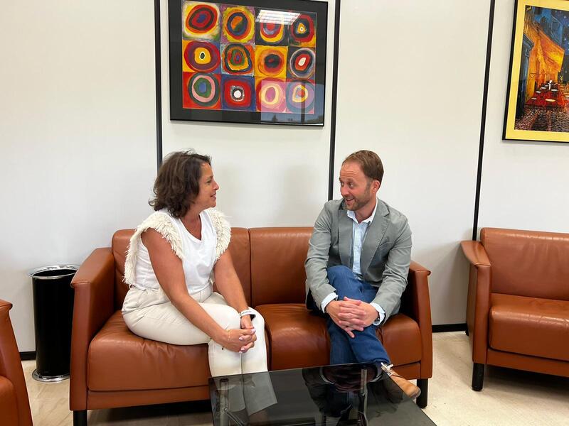 Domínguez traslada a la consejera de Salud los asuntos prioritarios de la provincia 